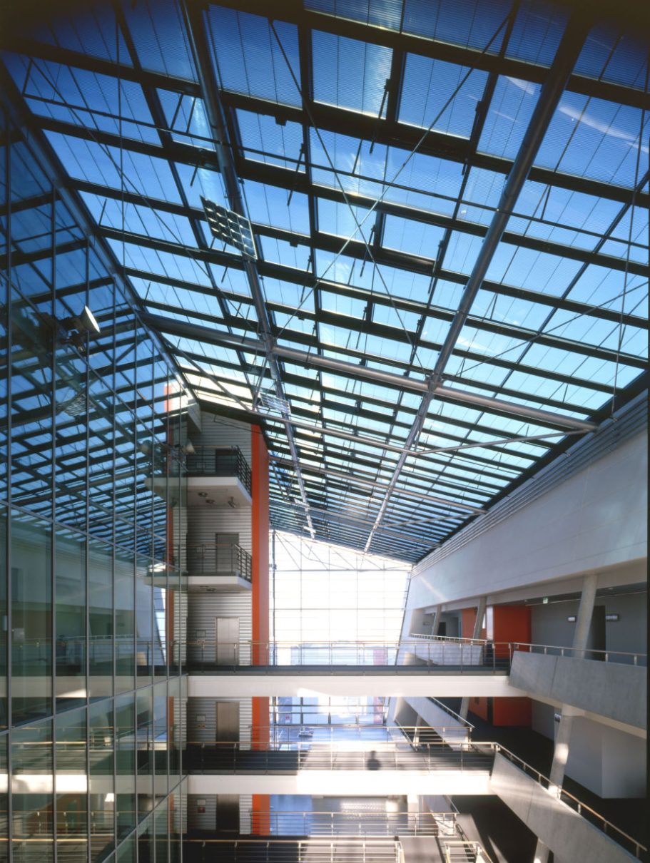 Audi Electronics AG, Ingolstadt, Germany A modern interior with a glass ceiling and spacious atrium.